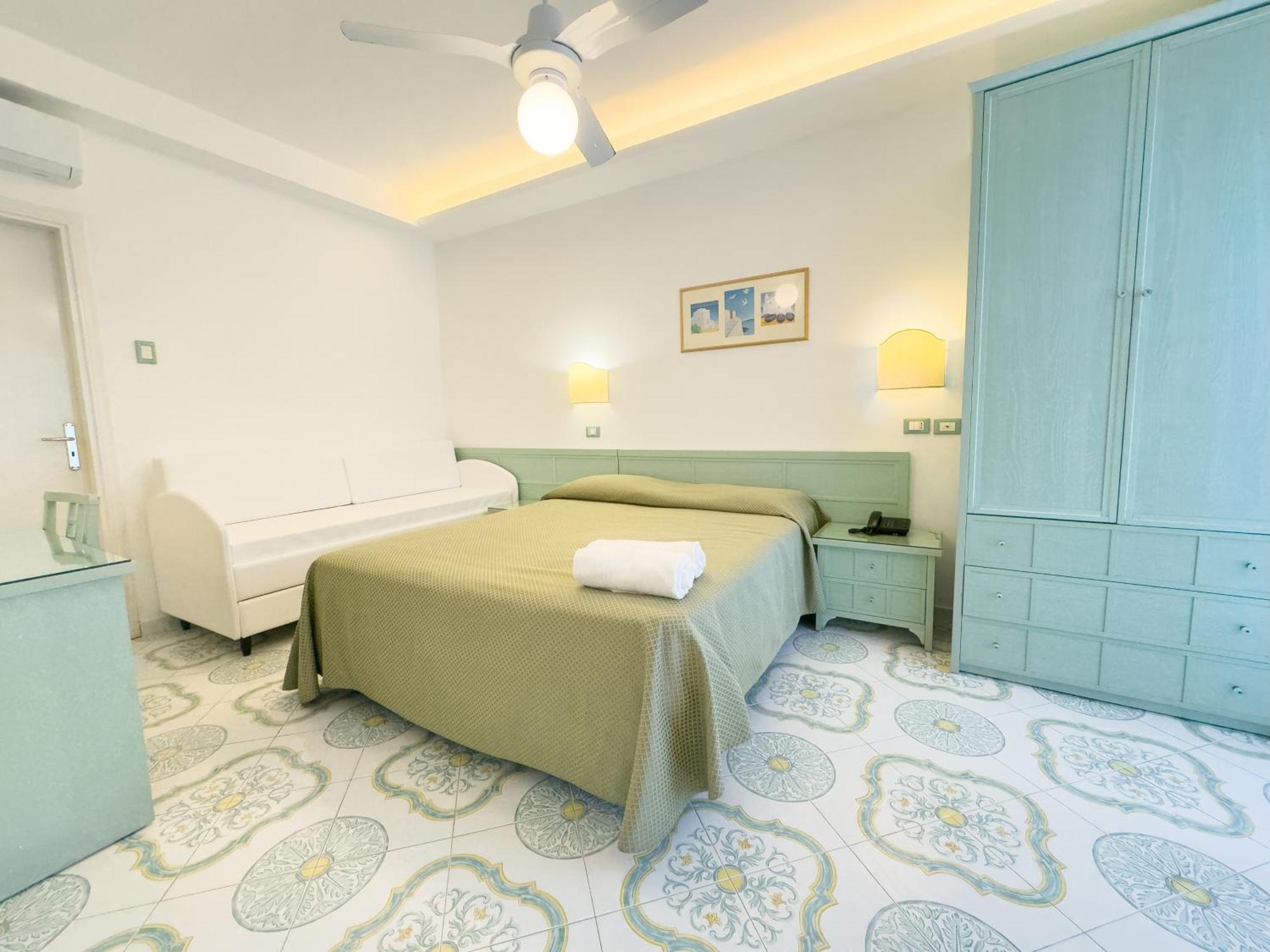 Hotel Parco Cartaromana 3*